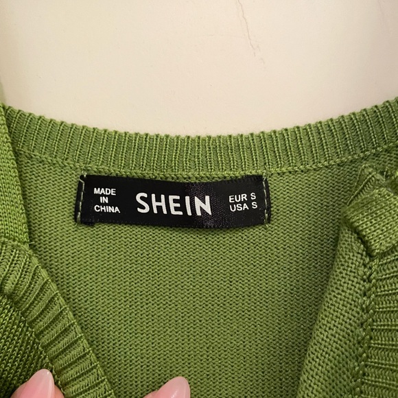 flowers SHIEN tank! - Picture 2 of 3